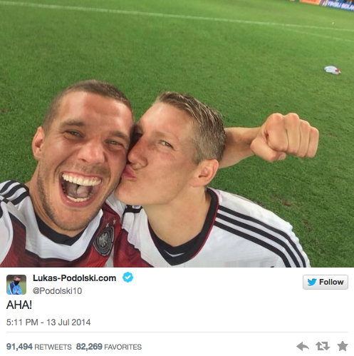 La selfie de Podolski y Schweinsteiger que fue retuiteada más de 90 mil veces.